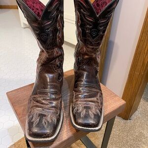 Ariat Brown Heeled Boots with Square Toe and Decorative Stitching